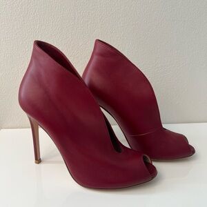 Gianvito Rossi Vamp Bootie Pump, Size 39 (runs like 8.5 US)